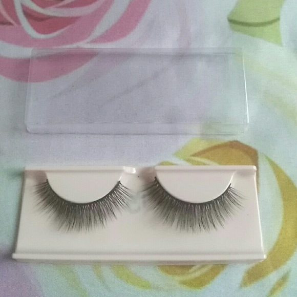*OUT OF STOCK* C13 Dats Bea Lashes By Lash Levels - Picture 2 of 6